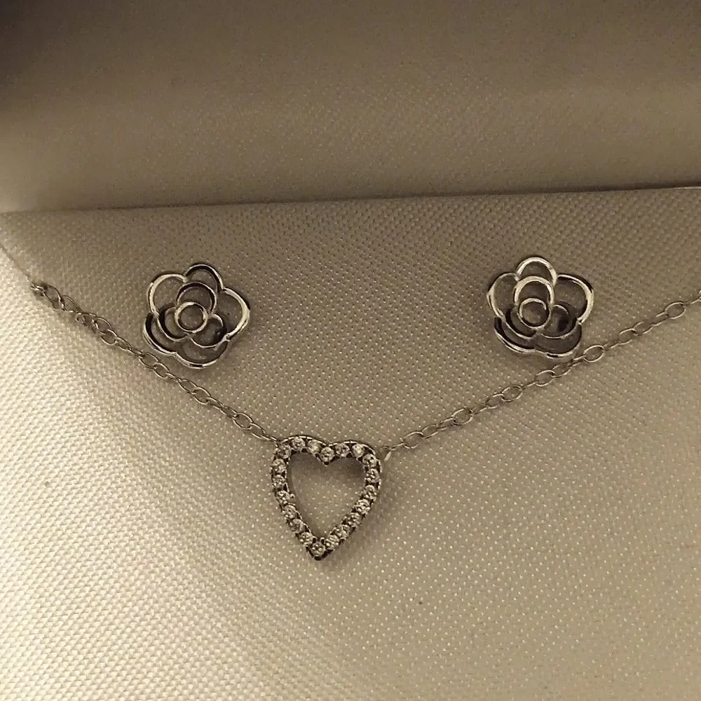 NIB Primrose Earring and Necklace Set